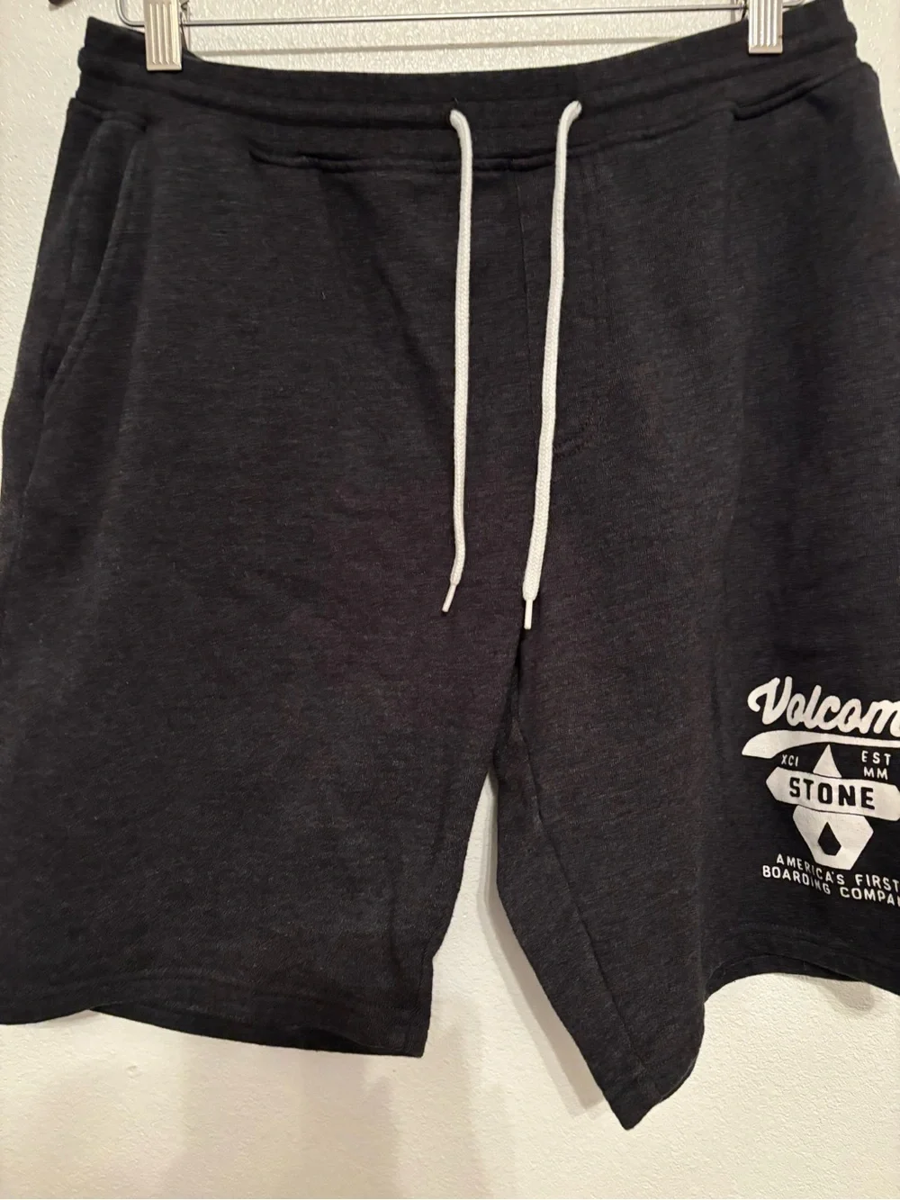 Volcom Black fleece  Drawstring Men's Shorts with White Logo L
